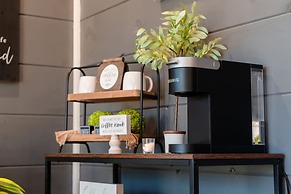 Romantic Cabin Retreat By Ghosal Luxury Lodging