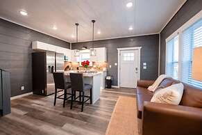 Romantic Cabin Retreat By Ghosal Luxury Lodging