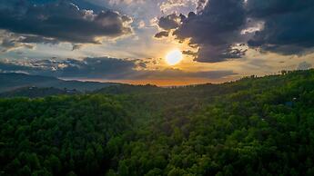 Romantic Cabin Retreat By Ghosal Luxury Lodging