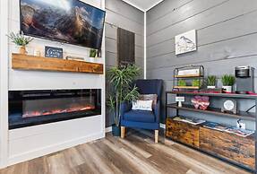 Romantic Cabin Retreat By Ghosal Luxury Lodging