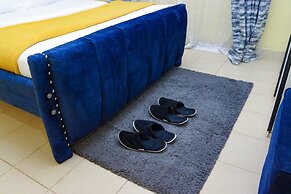 Lux Suites TRM 1 Bedroom Apartments