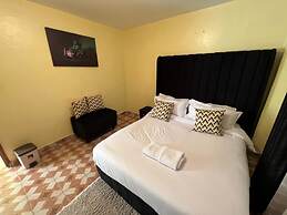Lux Suites TRM 1 Bedroom Apartments
