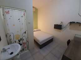 OYO 93274 Oren Home Bekasi