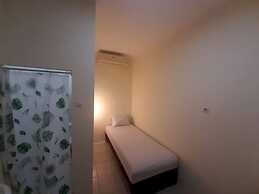 OYO 93274 Oren Home Bekasi