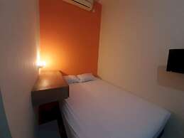 OYO 93274 Oren Home Bekasi