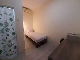 OYO 93274 Oren Home Bekasi