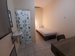 OYO 93274 Oren Home Bekasi