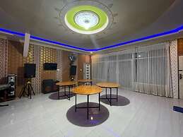 OYO 93308 Lima Saudara Syariah