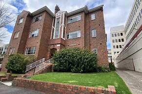 Charming Art Deco Unit in East Melbourne