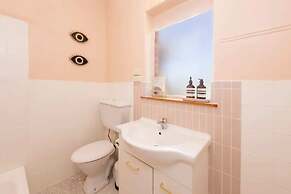 Charming Art Deco Unit in East Melbourne