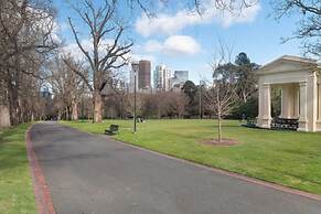 Charming Art Deco Unit in East Melbourne