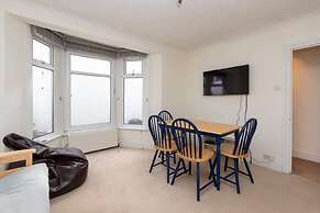 Spacious 1BD Flat w/ Garden - Hammersmith!