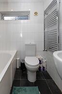 Spacious 1BD Flat w/ Garden - Hammersmith!