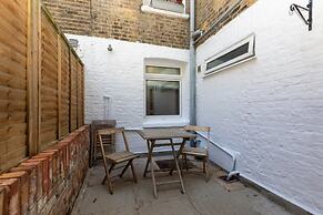 Spacious 1BD Flat w/ Garden - Hammersmith!