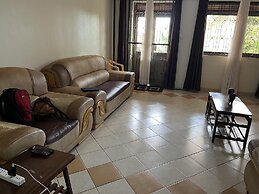 Inviting 3-bed House in Akright City Jennifers