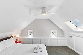 Massive 5BR Historic CozySuites House