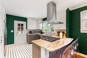 Massive 5BR Historic CozySuites House