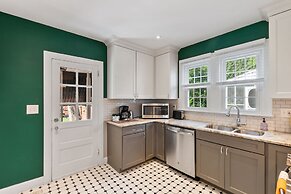 Massive 5BR Historic CozySuites House