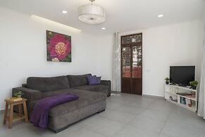 Casa Strelitzia by An Island Apart