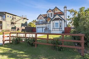 Coastal Haven In Oceanside: Cozy Beach Getaway 3 Bedroom Home by RedAw