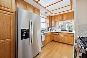 Coastal Haven In Oceanside: Cozy Beach Getaway 3 Bedroom Home by RedAw