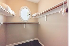 Coastal Haven In Oceanside: Cozy Beach Getaway 3 Bedroom Home by RedAw