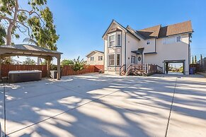 Coastal Haven In Oceanside: Cozy Beach Getaway 3 Bedroom Home by RedAw