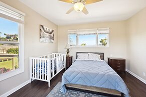 Coastal Haven In Oceanside: Cozy Beach Getaway 3 Bedroom Home by RedAw