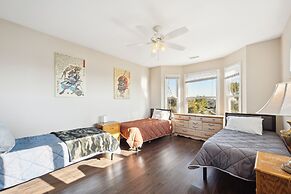 Coastal Haven In Oceanside: Cozy Beach Getaway 3 Bedroom Home by RedAw