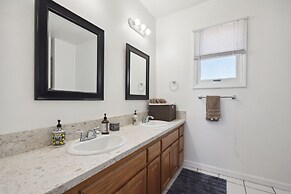 Coastal Haven In Oceanside: Cozy Beach Getaway 3 Bedroom Home by RedAw