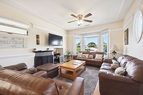 Coastal Haven In Oceanside: Cozy Beach Getaway 3 Bedroom Home by RedAw