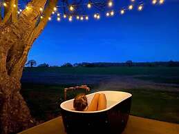 Impeccable 2-bed Cottage Near Woodbridge