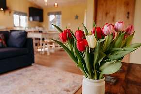 Impeccable 2-bed Cottage Near Woodbridge