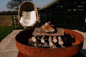 Impeccable 2-bed Cottage Near Woodbridge