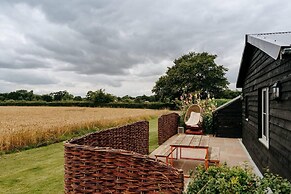 Impeccable 2-bed Cottage Near Woodbridge