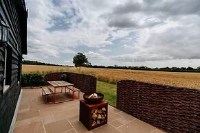 Impeccable 2-bed Cottage Near Woodbridge