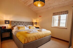 Impeccable 2-bed Cottage Near Woodbridge