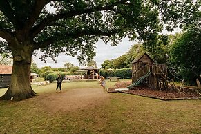 Impeccable 2-bed Cottage Near Woodbridge