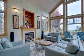 Lakefront Algoma Home w/ Deck, Grill & Fireplace