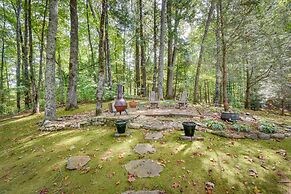 Highlands Haven: Fireplace, Deck & Mountain Views!