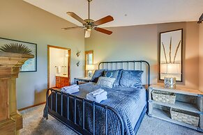 Highlands Haven: Fireplace, Deck & Mountain Views!