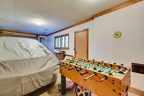 Highlands Haven: Fireplace, Deck & Mountain Views!