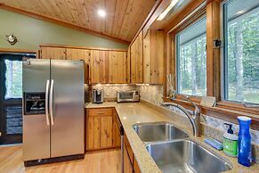 Highlands Haven: Fireplace, Deck & Mountain Views!