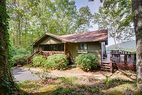 Highlands Haven: Fireplace, Deck & Mountain Views!
