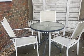1br-sleeps4-freeparking-london-40mins