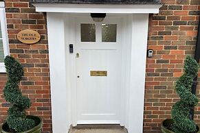 Impeccable 1-bed Apartment in Sevenoaks, Kent