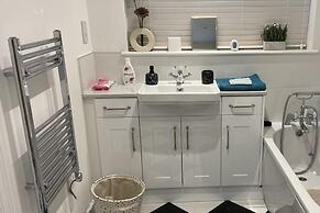 1br-sleeps4-freeparking-london-40mins