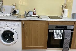 1br-sleeps4-freeparking-london-40mins