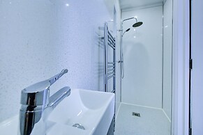 6 - 7 Beds-sleeps 12-elizabeth Line-free Parking