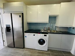 6 - 7 Beds-sleeps 12-elizabeth Line-free Parking
